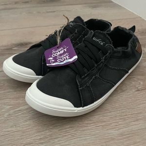 Blowfish Malibu size 8. Black NEW